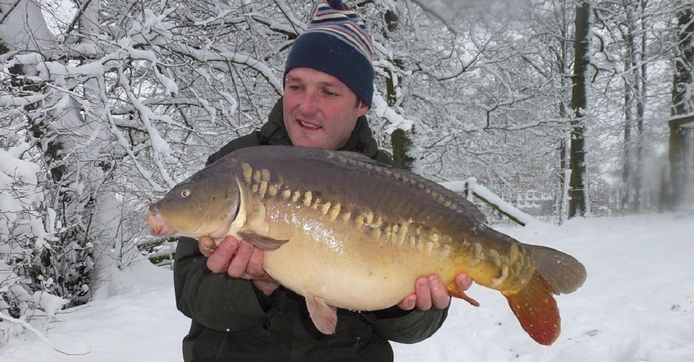 How to stay warm when carp fishing in winter