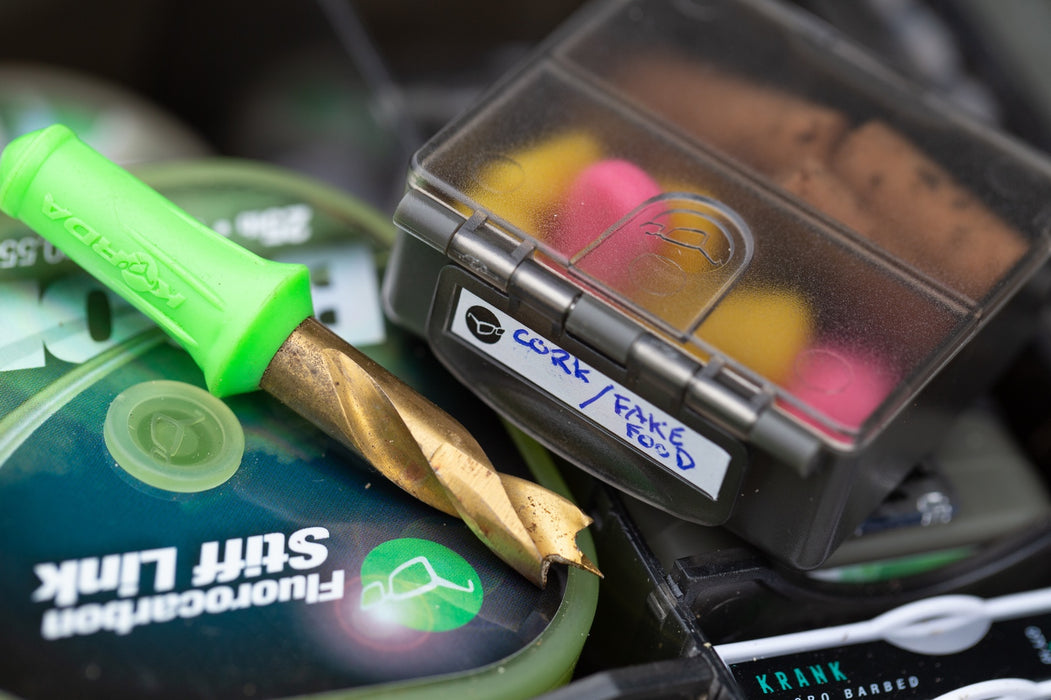 https://www.cpstackle.co.uk/cdn/shop/products/Korda_Accessory_Box_1051x700.jpg?v=1571392008